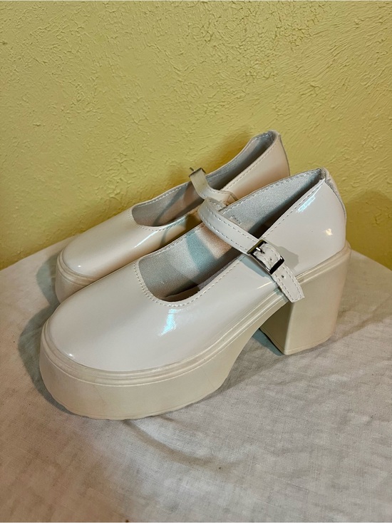 Mary Jane Shoes - Mary Jane Chunky Platform Heels in Cream